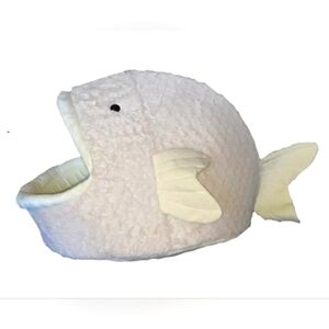 🆕️ NANDOG Plush Velvet White Fish-Shaped Pet Bed.